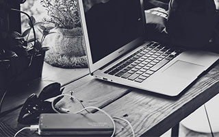 香蕉漫画像排错：先查导语是不是先定性，再把结论拆成两步（做一次口径对拍）